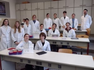Schülerinnen und Schüler der Bio-LKs bei der Teilnahem an den Gentechniktagen