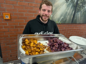 Caterer "Schmegge lasse" mit den selbstgemachten Süßkartoffelchips 