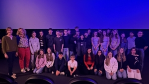 Die Klasse 7d im Kino mit Regisseurin und Lehrerinnen