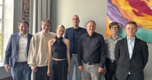 Stifter und Juroren sowie die ausgezeichneten Schülerinnen und Schüler bei der Preisverleihung