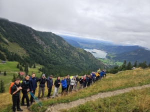 Die Gruppe der Alpenexkursion beim Wandern 