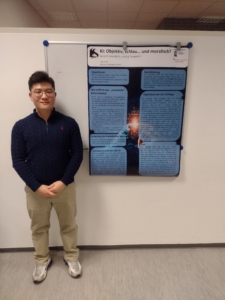 Yejun An an seinem Posterstand beim Wissenschaftsfestival der Hermann-Hoffmann-Akademie