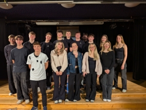 DS-Aufführung der Q4 zum Thema Konsum 