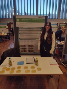 Laura Heger mit ihrem Einzelprojekt „Keimdesinfektion – Zitronensäure oder Essigsäure“