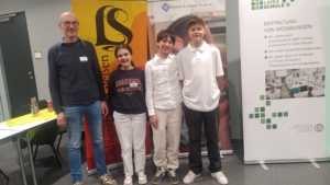 Liebigschülerinnen und -schüler bei der diesjährigen MINT-Nacht an der THM 