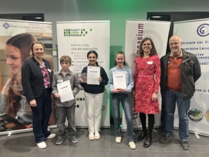 Schülerinnen und Schüler bei der diesjährigen MINT-Nacht an der THM 