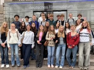 Die 9c vor dem Filmmuseum in Frankfurt 