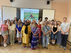 Die Geographiekurse der 11. und 12. Klasse von Mateusz Masielajc und Marlies Müller mit dem Besuch aus Bangladesch 