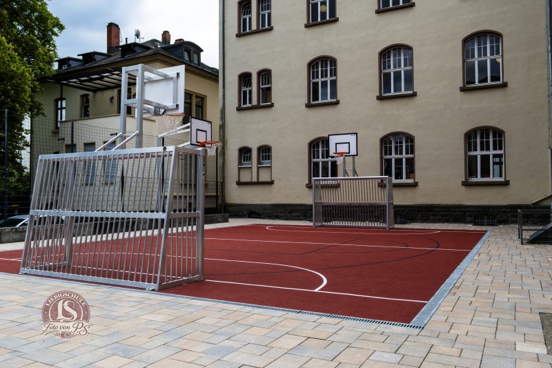 Schulhof Lio
