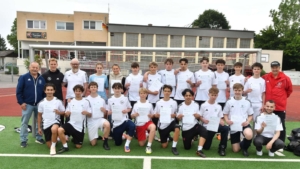 20 Schülerinnen und Schüler erhalten DFB-Junior-Coach-Zertifikate