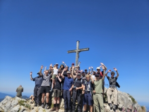 Teilnehmende der Alpenexkursion mit Thomas Fuchs und Ines Urban, Gipfelfoto 