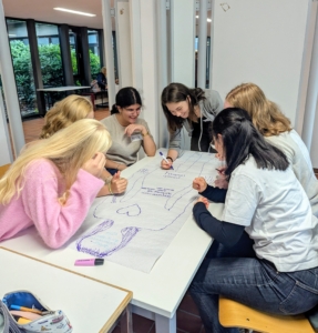 Teilnehmende der Milena-AG in Frankfurt