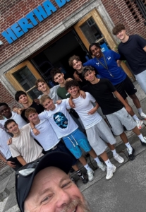 Die Sportklasse besucht Jermaine Ngwa in Berlin