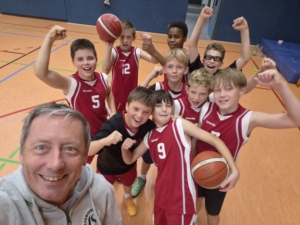 Die U14-Mannschaft von Marcus Krapp nach dem Sieg beim Turnier Jugend trainiert für Olympia. 